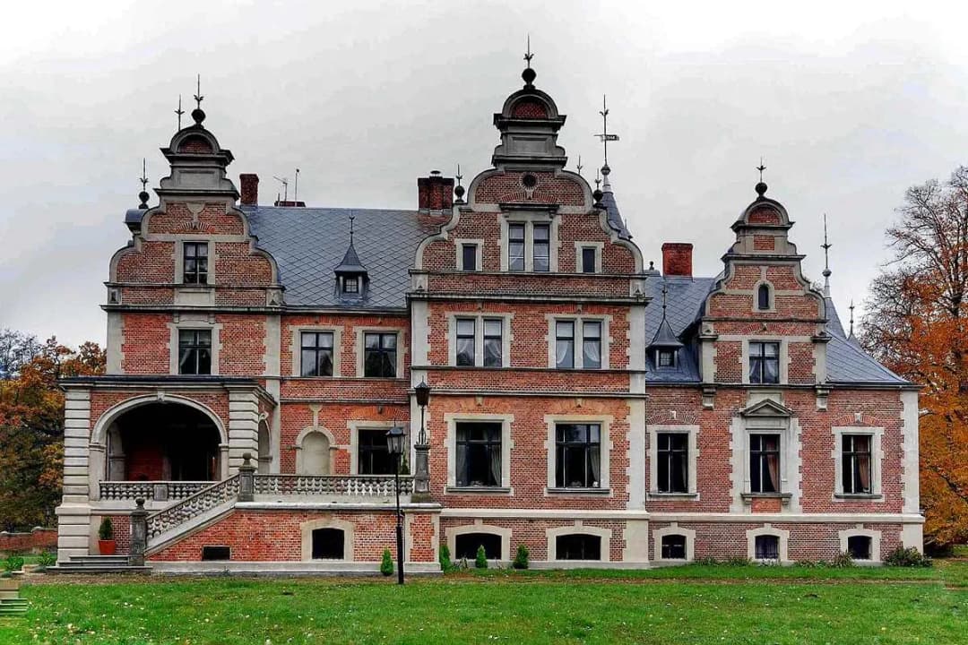 Pałac Twardowskich w Kobylnikach - historia, architektura i atrakcje