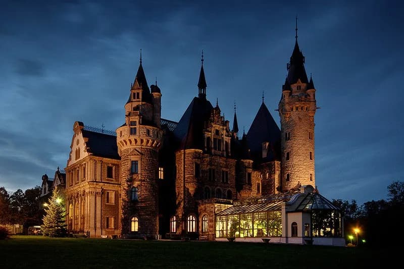 Zamek w Mosznej historia: tajemnice, które zaskakują każdego dnia