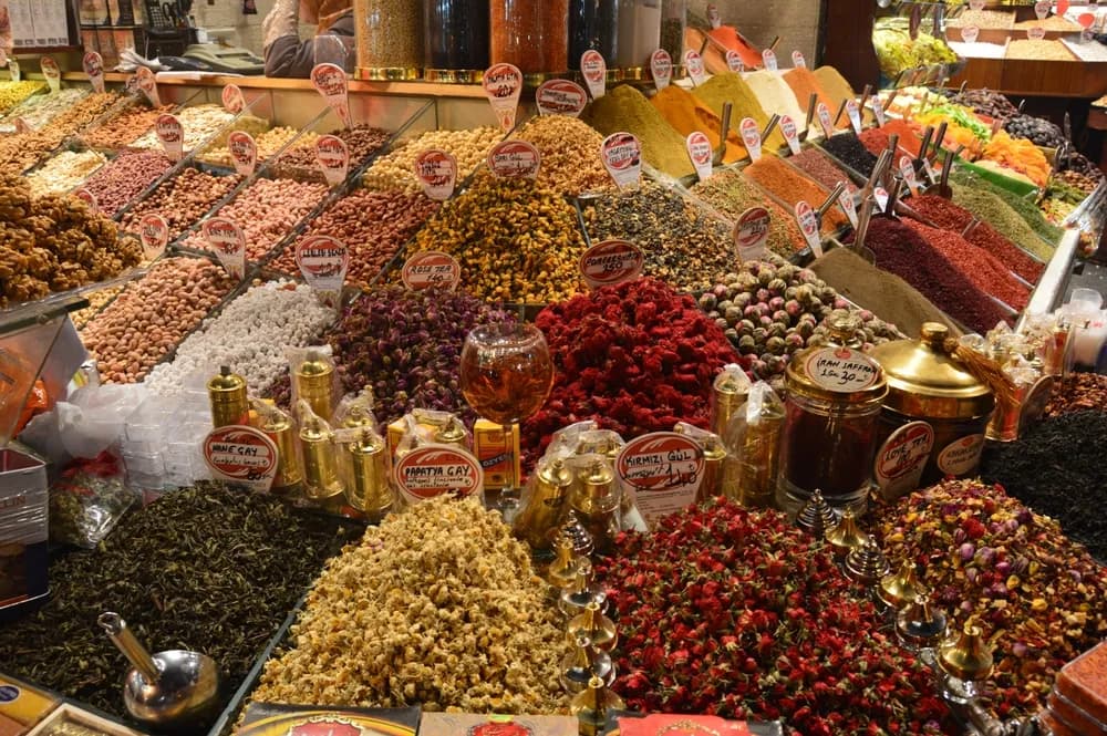 Jakie pamiątki z Turcji warto kupić, aby nie żałować wyboru?