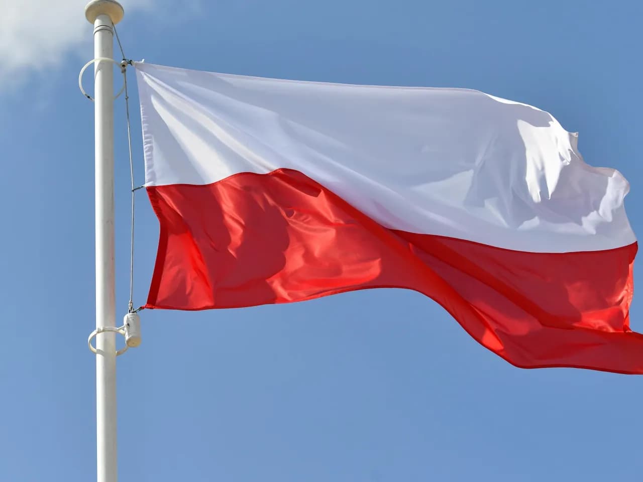 Jak wygląda flaga Polski? Kolory, proporcje i ich znaczenie