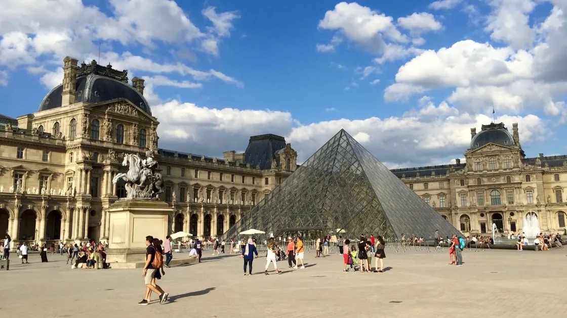 Luwr – w jakim państwie się znajduje i co warto wiedzieć?