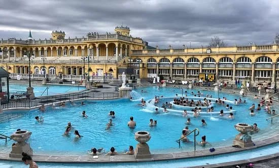 Gdzie kupić pamiątki w Budapeszcie? Najlepsze miejsca i porady